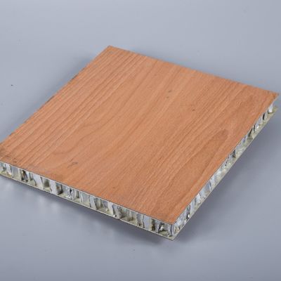 EN 45545 0,8 mm Aluminiowe panele z pączkami miodnymi do dekoracji wnętrza tranzytu kolejowego