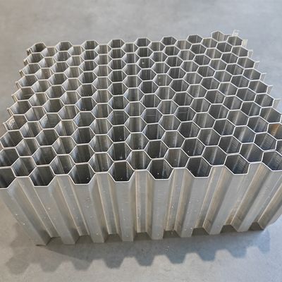 Dwuczęściowy klej aluminiowy z rdzenia pszczół miodnych wykorzystywany w deformowalnych barierach testowych
