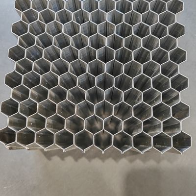 Dwuczęściowy klej aluminiowy z rdzenia pszczół miodnych wykorzystywany w deformowalnych barierach testowych