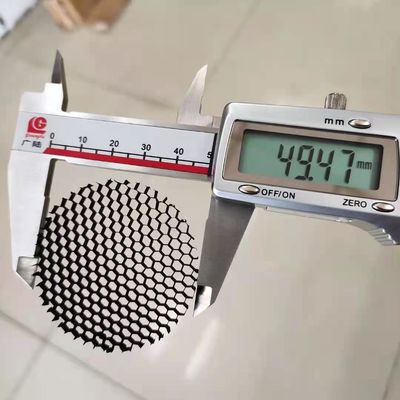 Plaster miodu o rozmiarze komórki 3,2 mm do oświetlenia LED, zapobiegający olśnieniu