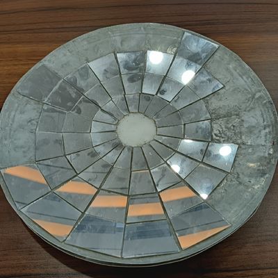 Na panelach słonecznych wykorzystywane są lekkie i wytrzymałe panele z miódówki aluminiowej