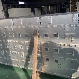 Duży stół roboczy PCB o wymiarach 2000x12000mm, panel aluminiowy o strukturze plastra miodu, stosowany w blatach zautomatyzowanych linii produkcyjnych