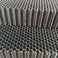 3.2mm Wielkość komórki 48 Gęstość Absorpcyjna Płytka Miodna Aramid Płytka Miodna Rdzeń dla EMI