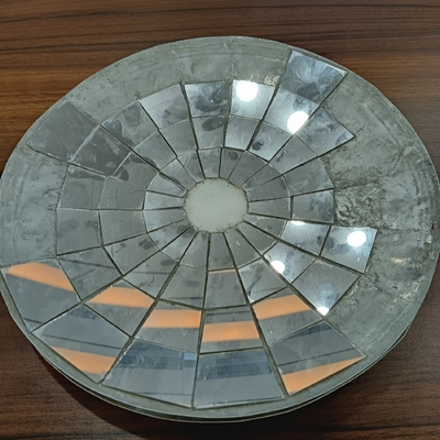 Na panelach słonecznych wykorzystywane są lekkie i wytrzymałe panele z miódówki aluminiowej